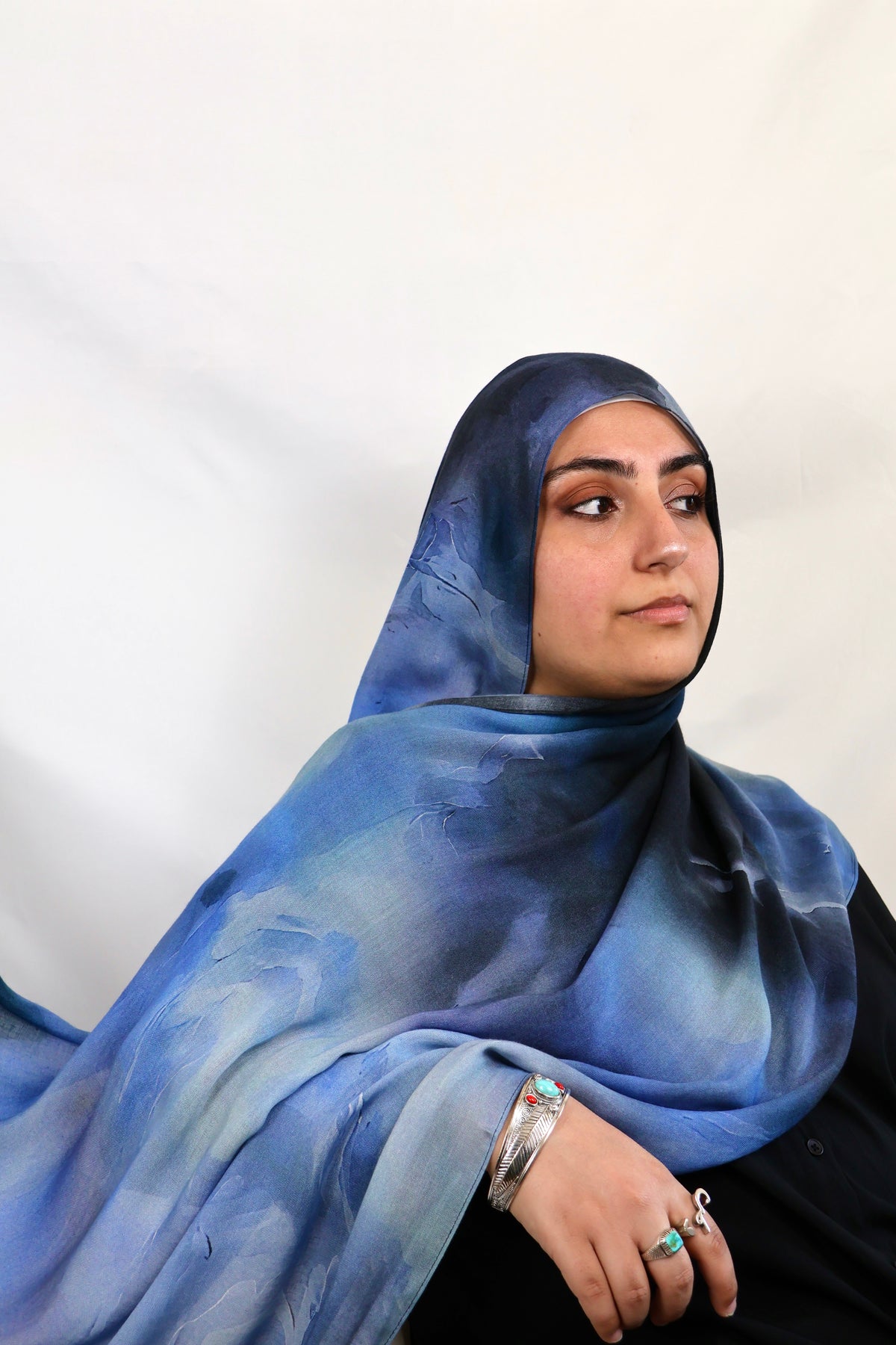 Saphir Cosmos | blue & black print hijab