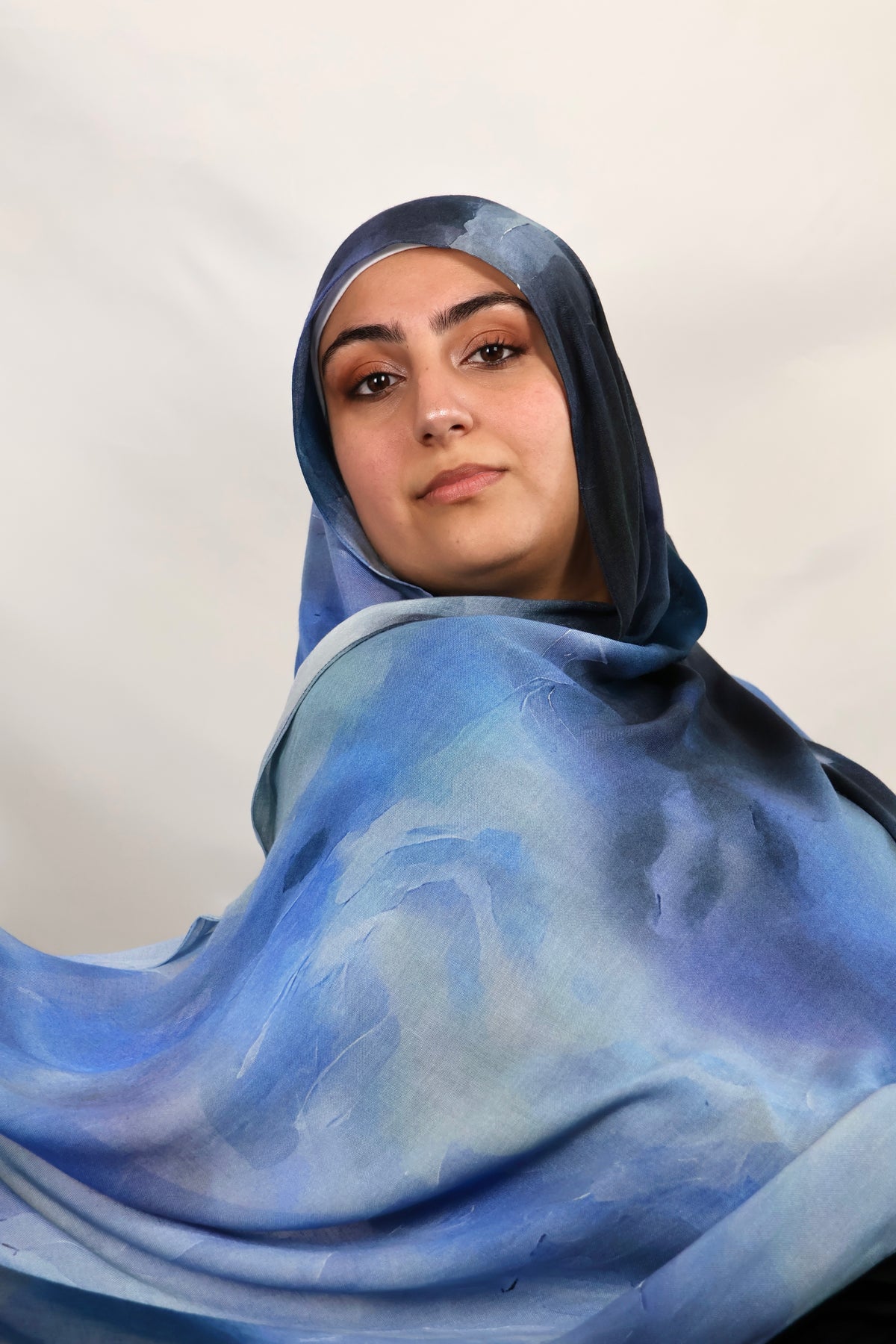 Saphir Cosmos | blue & black print hijab