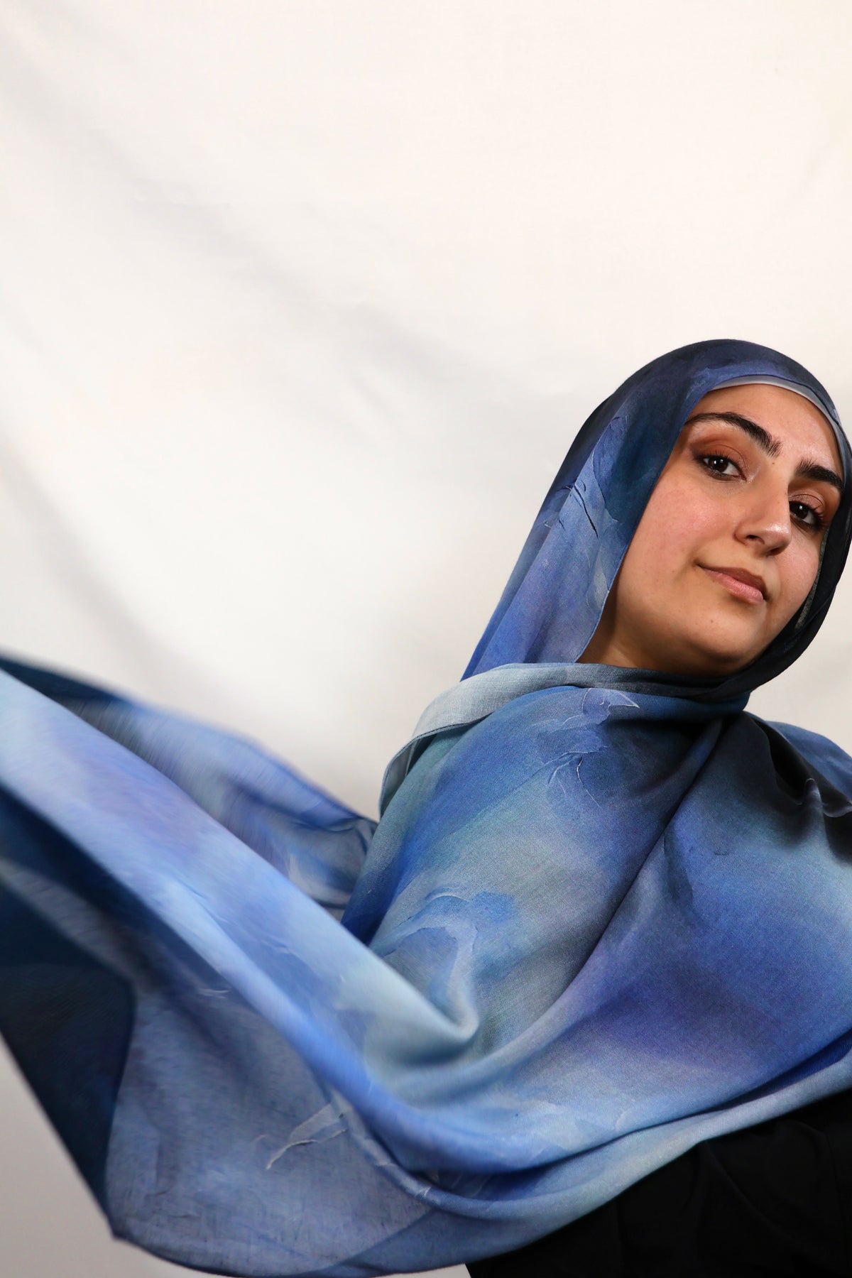 Saphir Cosmos | blue & black print hijab