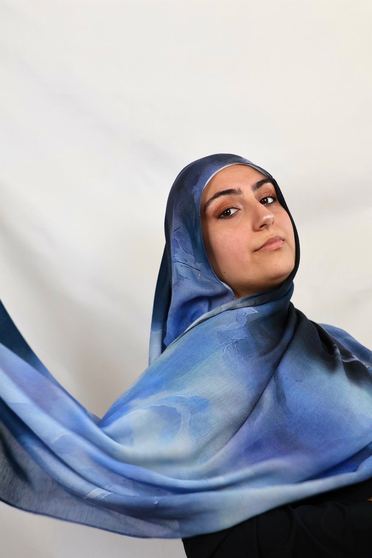 Saphir Cosmos | blue & black print hijab