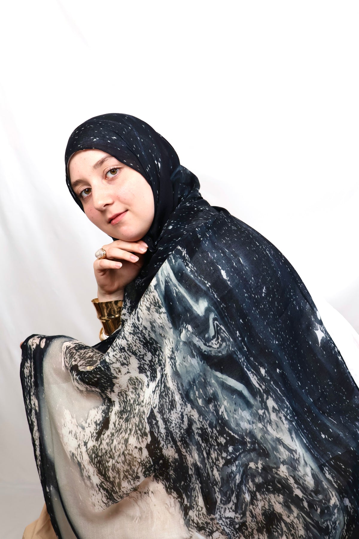 Moonlit Nuit | black & white print hijab