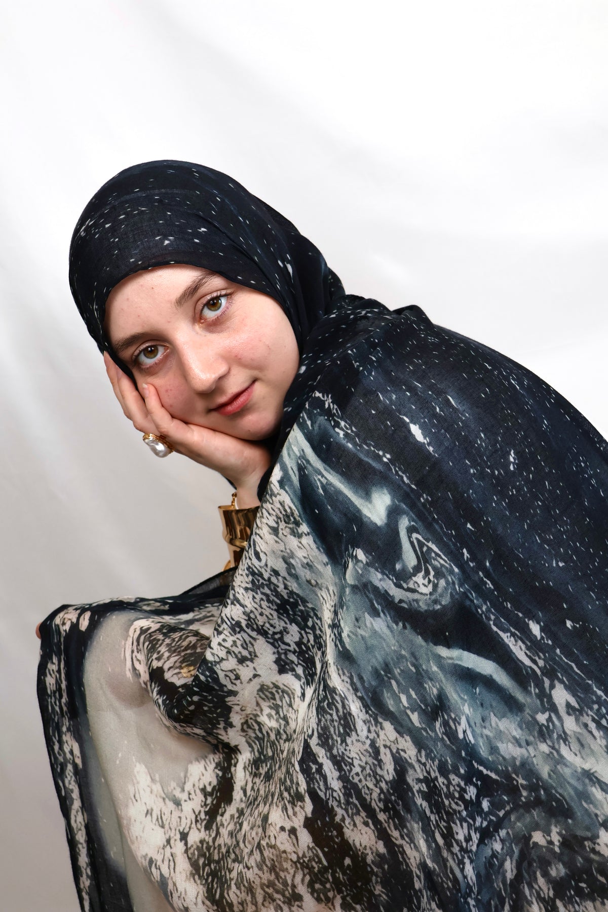 Moonlit Nuit | black & white print hijab