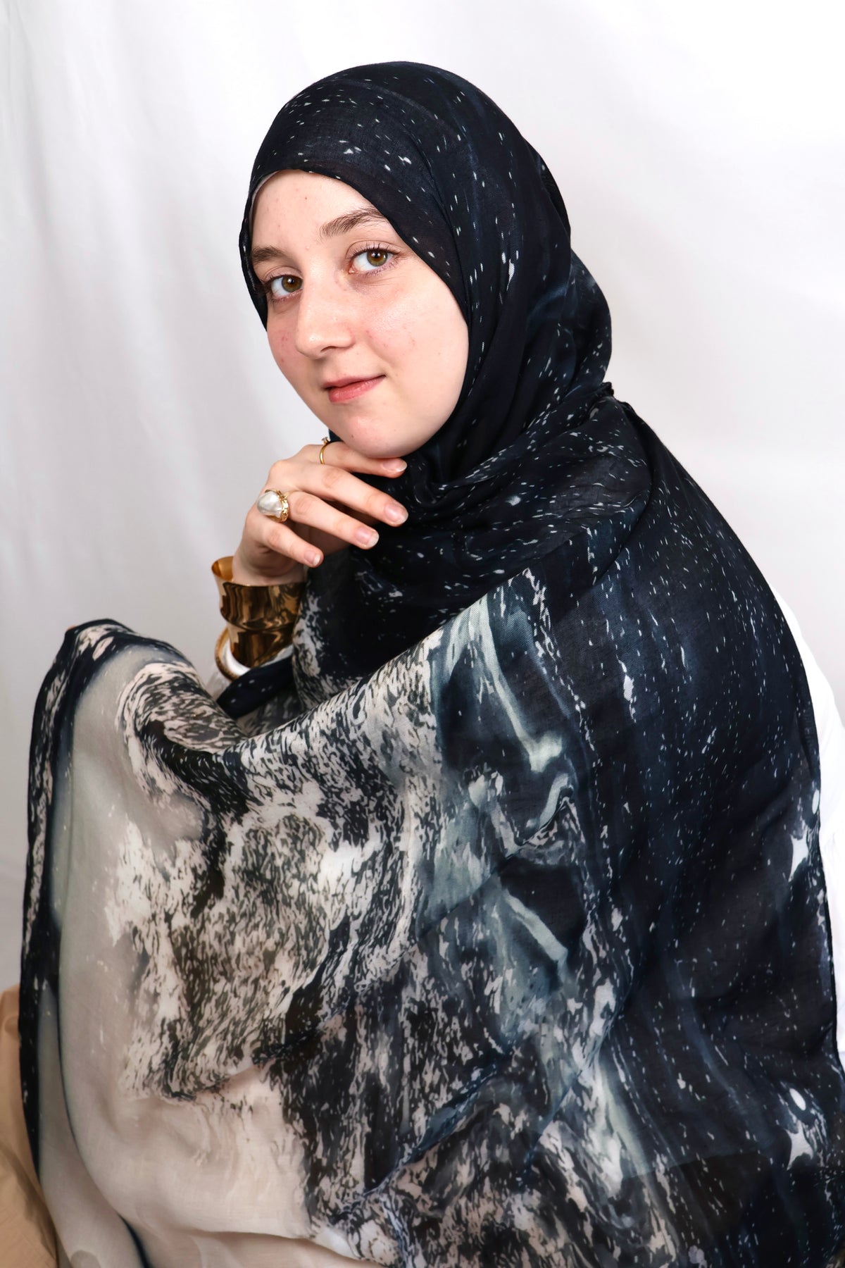 Moonlit Nuit | black & white print hijab