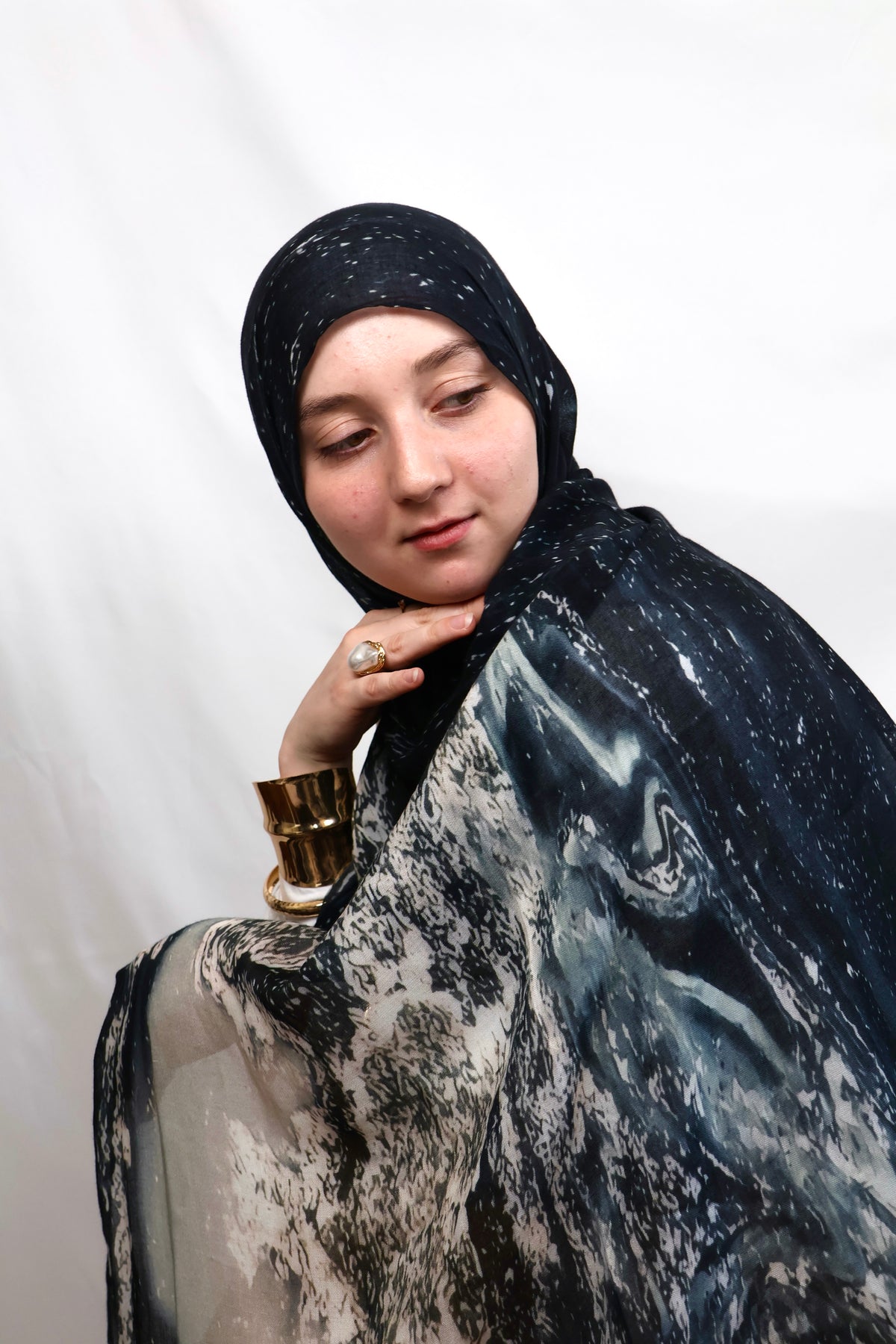 Moonlit Nuit | black & white print hijab