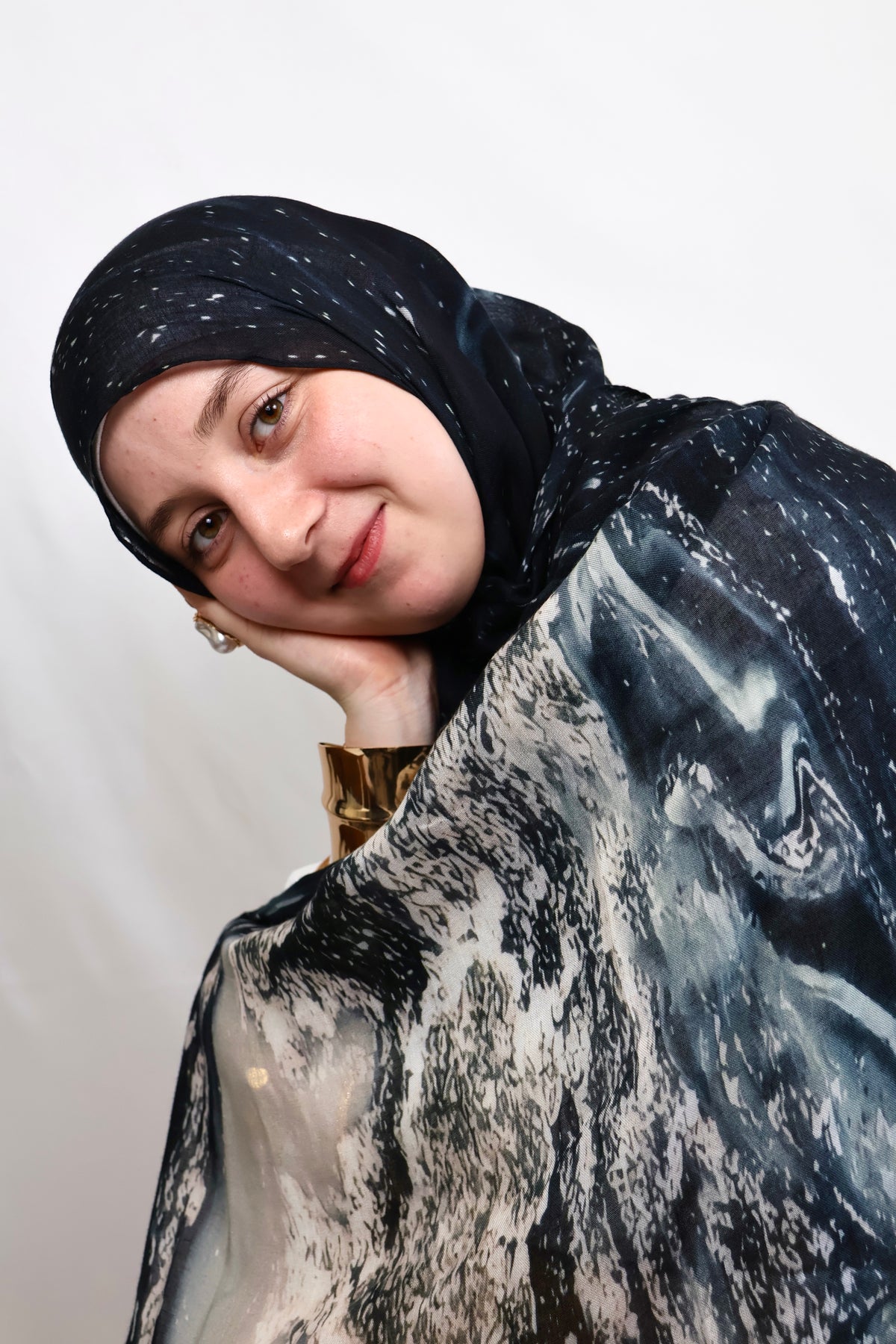Moonlit Nuit | black & white print hijab