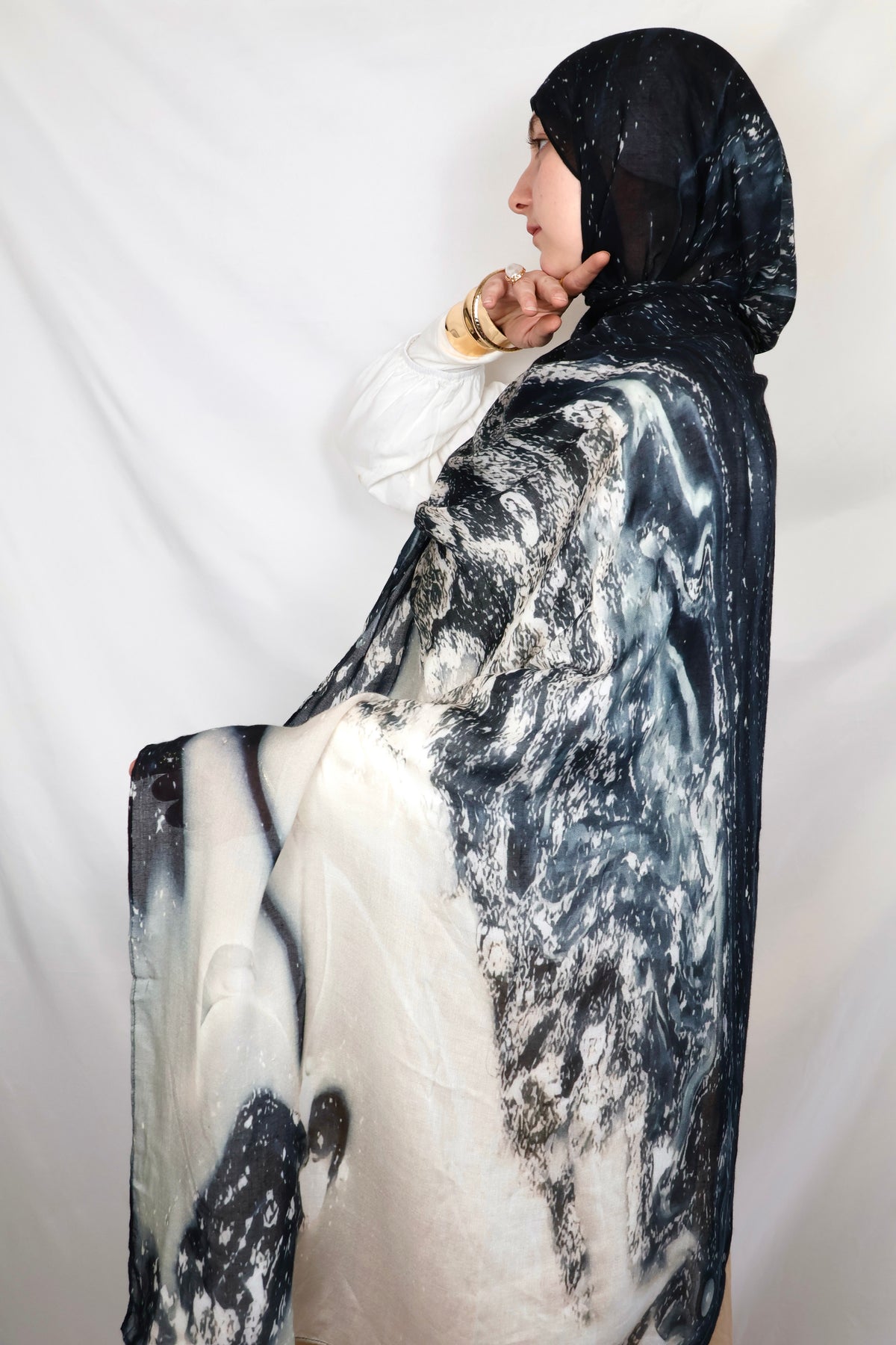 Moonlit Nuit | black & white print hijab
