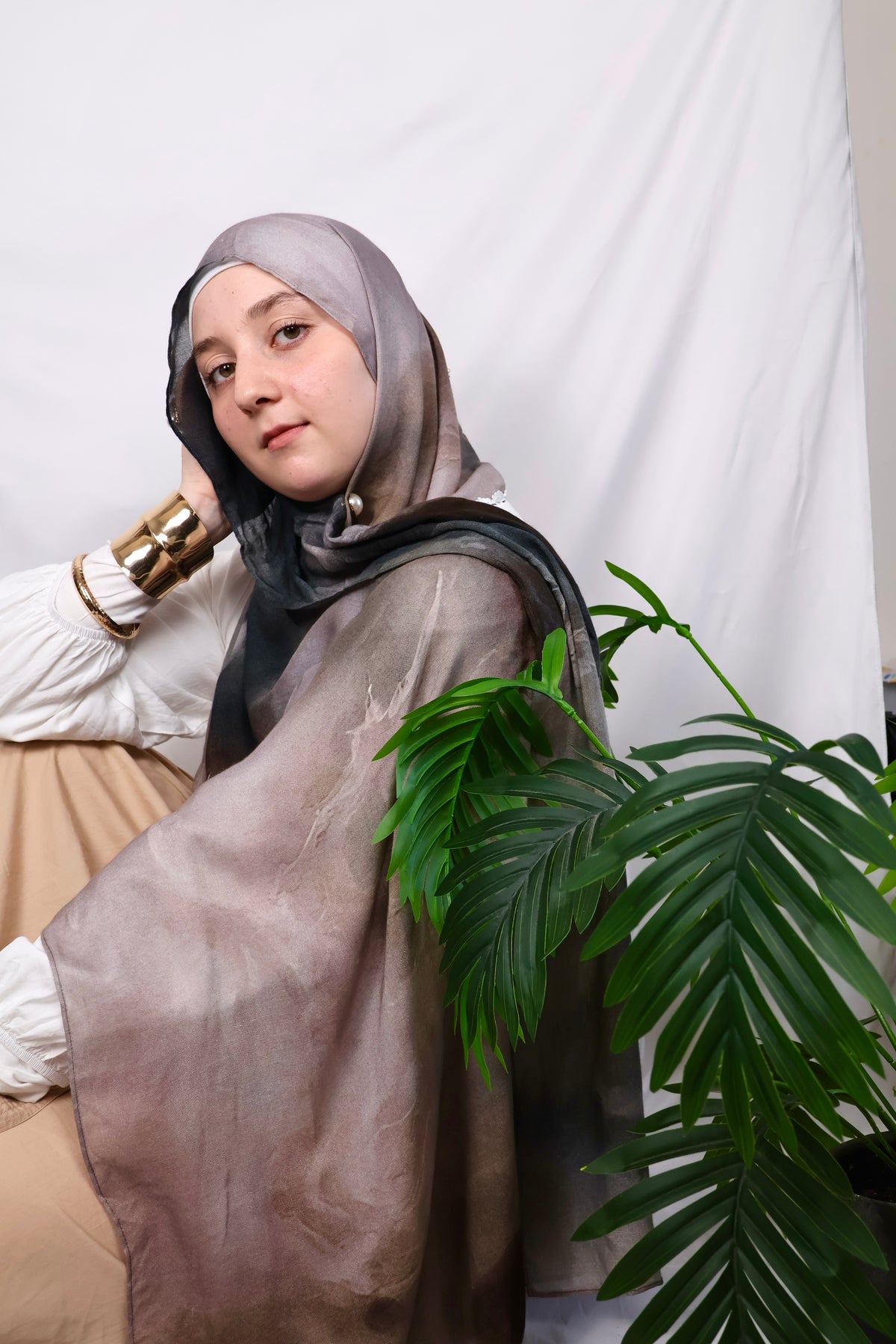 Quartz Fumé | neutral print hijab