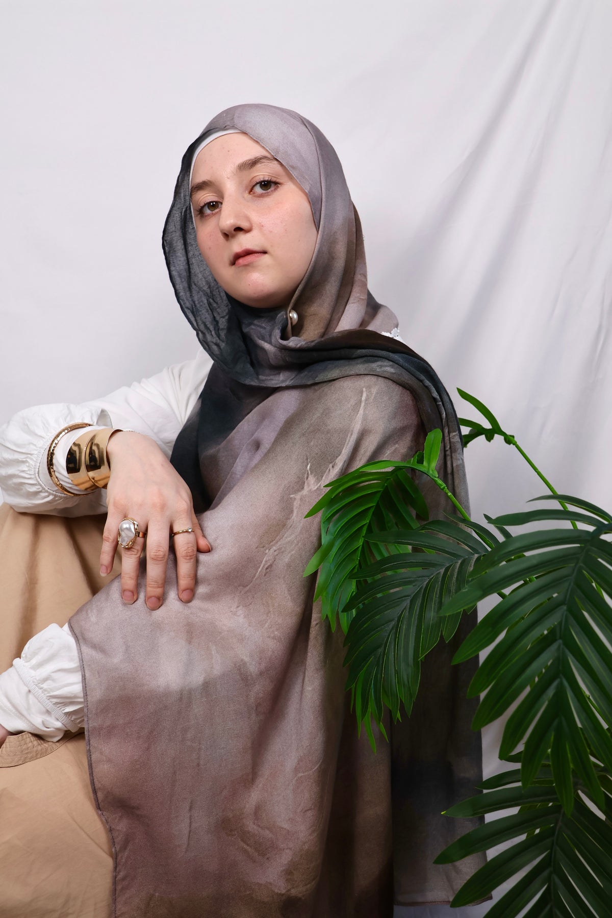 Quartz Fumé | neutral print hijab