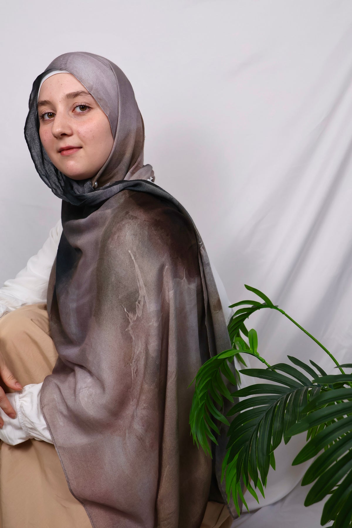 Quartz Fumé | neutral print hijab